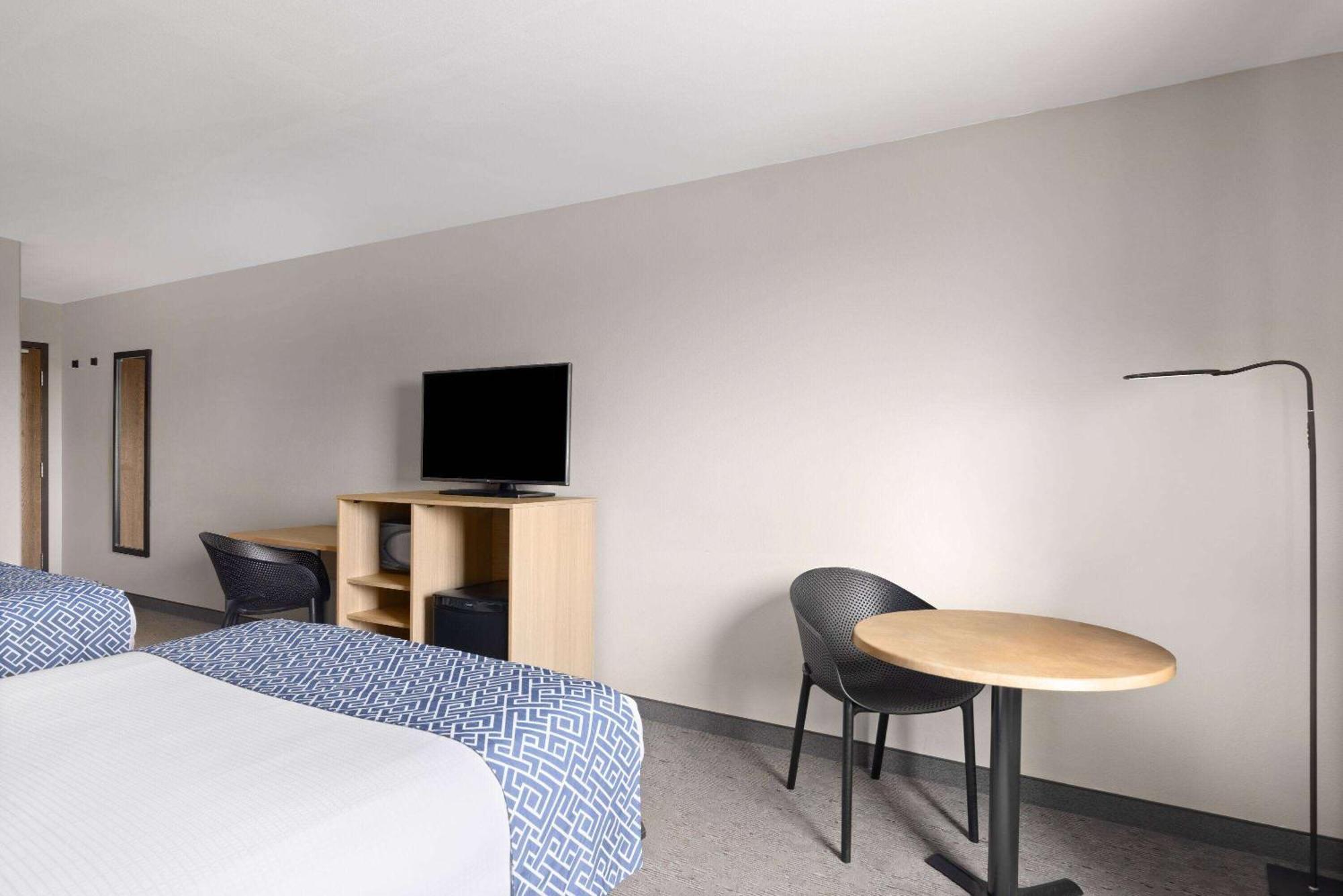 Super 8 By Wyndham St-Jerome Saint-Jerome Exterior foto