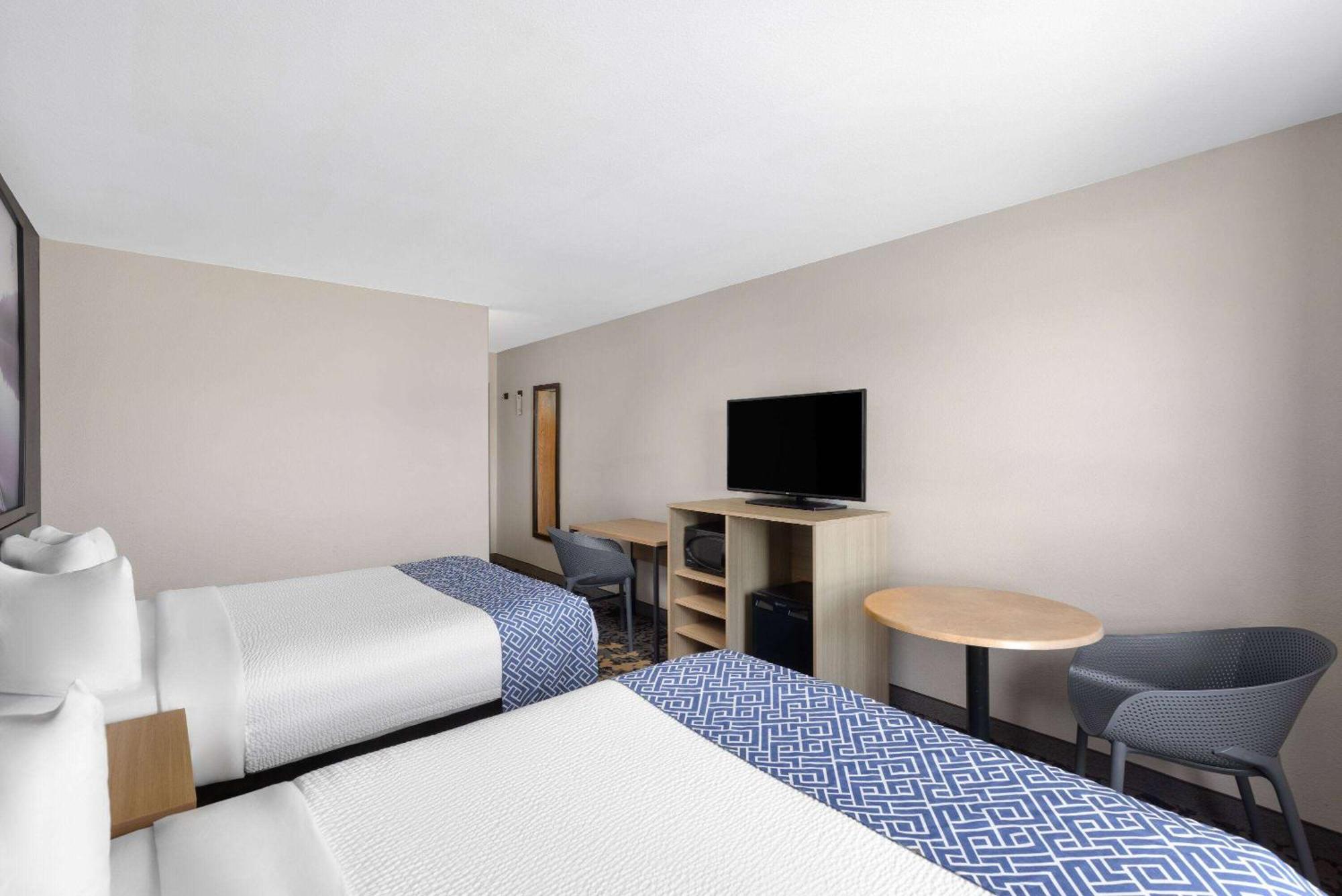 Super 8 By Wyndham St-Jerome Saint-Jerome Exterior foto