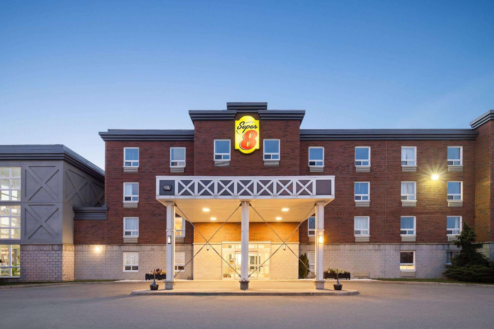 Super 8 By Wyndham St-Jerome Saint-Jerome Exterior foto